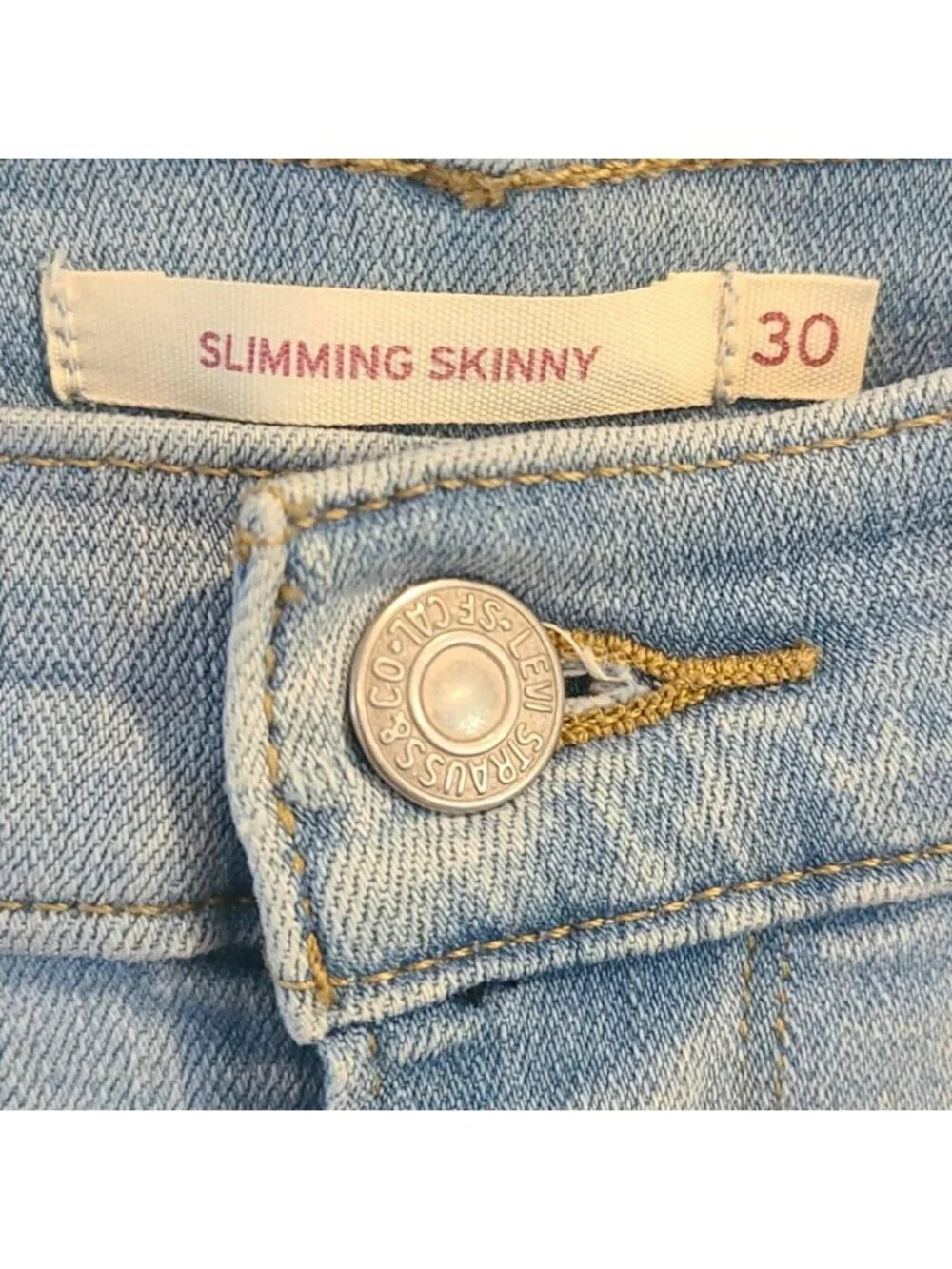 Levi slimming skinny lightwash jeans
